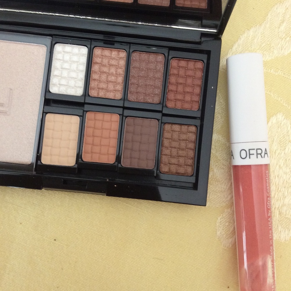 Makeup - Picture 3 of 4